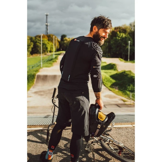 Coudières VTT/BMX G-Form Pro-Rugged 2 Noir 3 Coudières VTT/BMX G-Form Pro-Rugged 2 Noir – Image 3