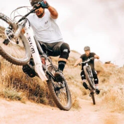 Genouillère Racer Motion Noir -Xxcycle Soldes Boutique genouillere racer motion noir 3